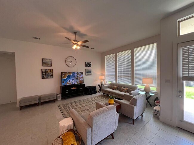 Building Photo - 6145 Teodoro Bend