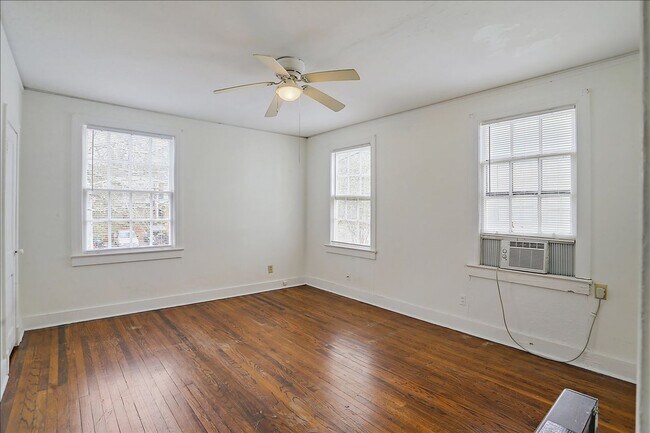 Building Photo - 1608/10 Saint Mary Street