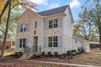 Building Photo - 4 Bedroom 2.5 Bath Furnished Home in Hernando