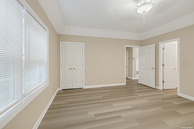 Building Photo - 73 Autumn Dr