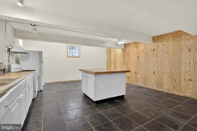 Building Photo - 2512 E Lehigh Ave