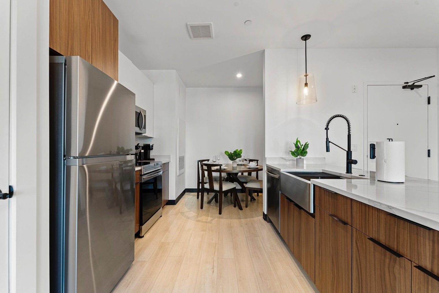 Building Photo - 600 Broadway-SI ID1240310P