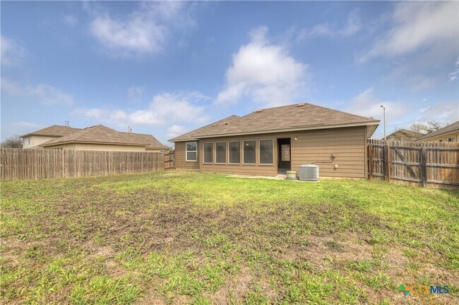 Building Photo - 1048 Lilac Wind