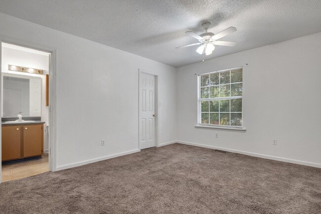 Building Photo - 2467 Nugget Ln
