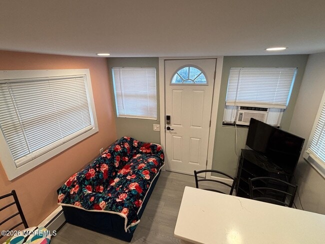 Building Photo - 2 Neptune Pl