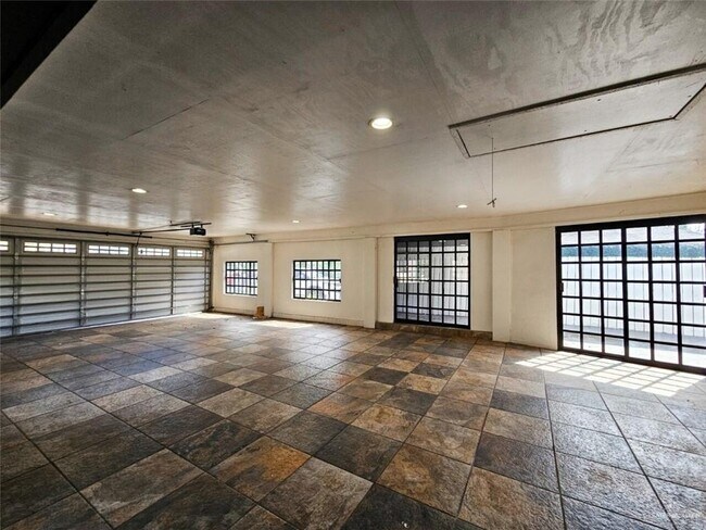 Building Photo - 2828 Highland Ave