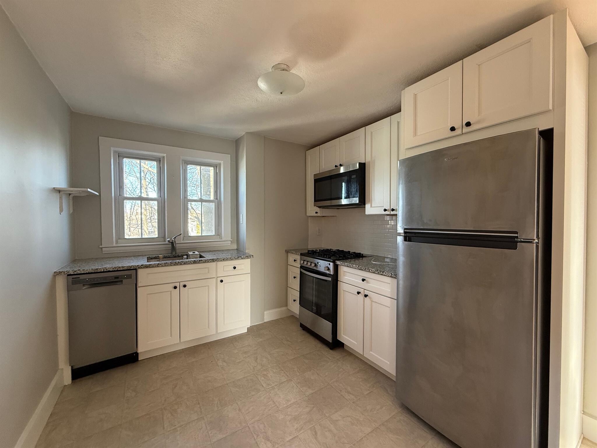 Building Photo - 9 Stevens St