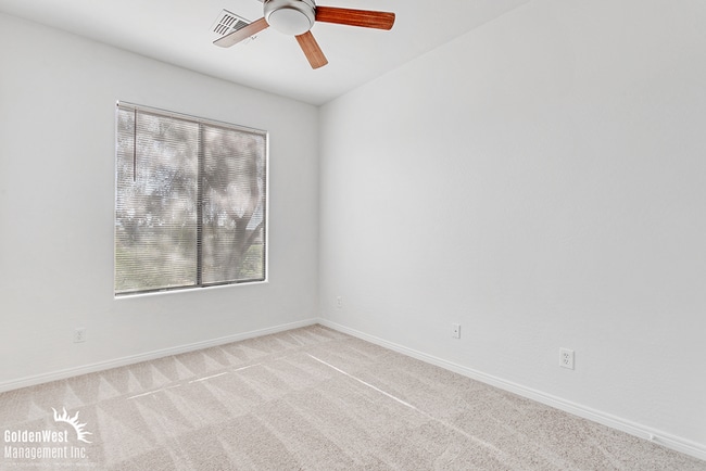 Building Photo - Gorgeous 2Bdm 2Ba Home with Golf-Course Vi...