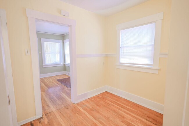 Building Photo - 317 N Santa Rita Ave