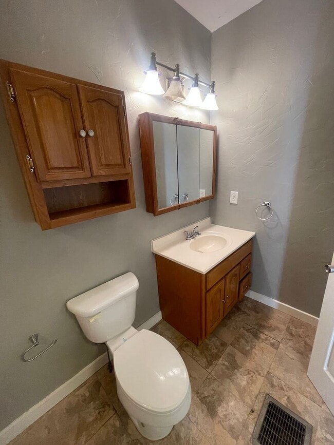 Building Photo - Single Family House in Mt Washington Avail...