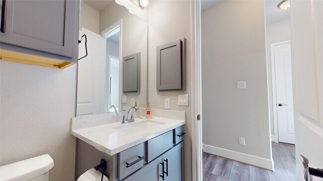 Building Photo - 8305 Greenleaf Ridge Way