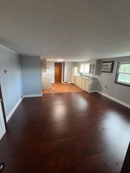 Building Photo - 5636 Trenton Rd