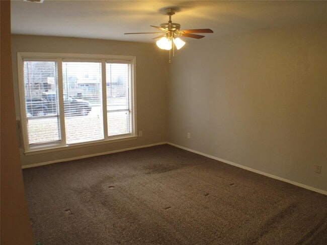 Building Photo - 10406 Shadow Bend Dr