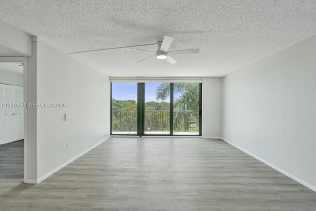 Building Photo - 1101 River Reach Dr