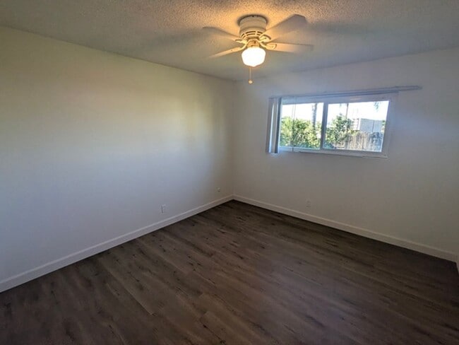 Building Photo - 4 Bedroom 2 Bathroom Single Story Home in Spring Valley