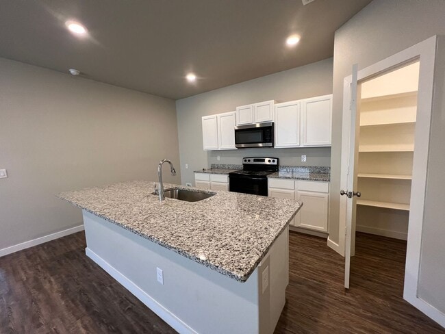 Building Photo - Stylish and Modern 3-Bedroom Duplex for Re...