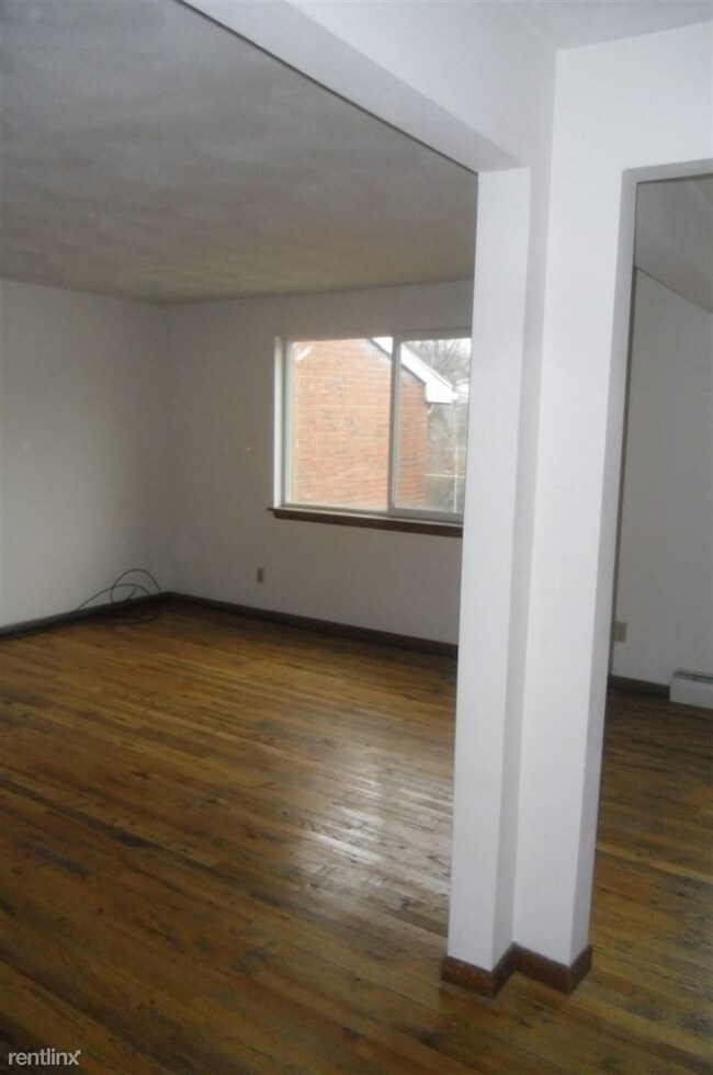 Building Photo - 2 br, 1 bath Apartment - 224 Harry L Dr TLC
