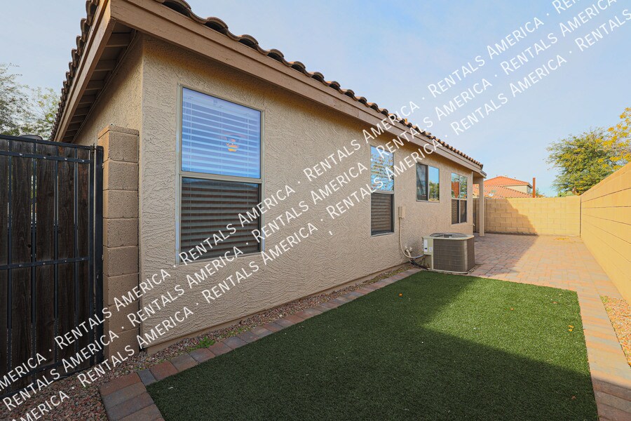 Building Photo - 1324 S Mosley Ct