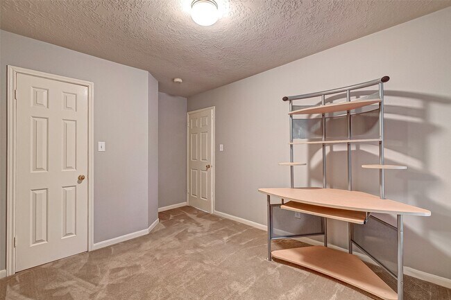 Building Photo - 2130 Autumn Fern Dr