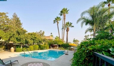 Building Photo - Beautiful Downstairs 2 Bedroom Condo Located In Gated Community Pool + Lake Access!
