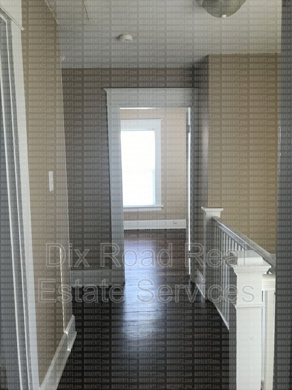 Building Photo - 714 Poplar St