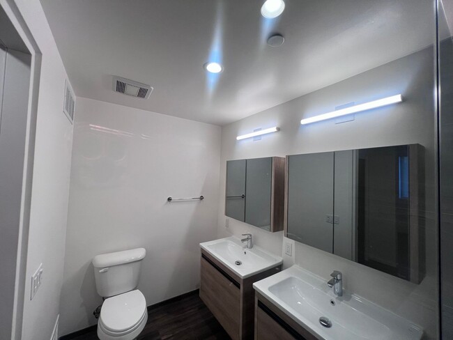 Building Photo - Epic REA - Newly Modern  2BR + 2BA in the ...