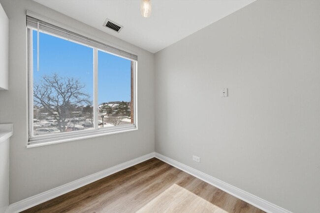 Building Photo - 4000 Triumvera Dr