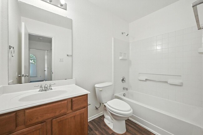 Building Photo - Wonderful 3 bedroom 2 bathroom home in Pal...