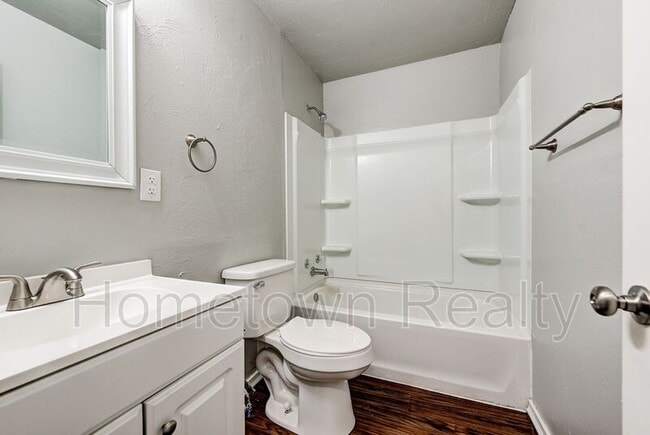 Building Photo - 12813 NE 37th St