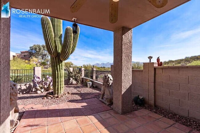 Building Photo - Beautiful 2-beds, 2.5-baths two-story home at the base of iconic Sentinel Peak in Tucson!