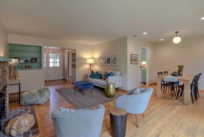 Building Photo - Fantastic 3 Bed 2 Bath Home Available Now!
