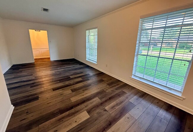 Building Photo - 1045 Chatwood Dr