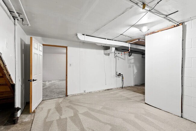 Building Photo - 2112 E 10th Ave