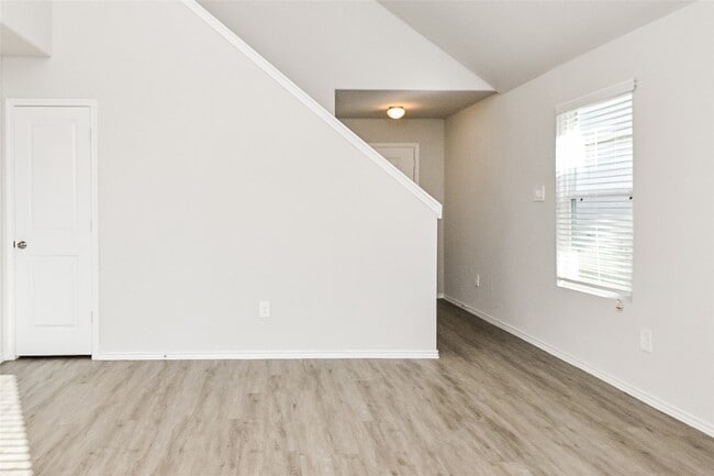 Building Photo - 4902 Banyan Tree Trl