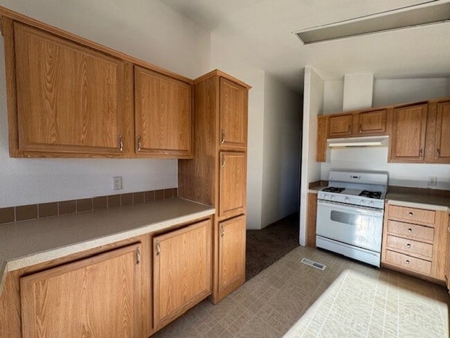 Building Photo - 3 BR house with fenced yard, Nu Paint, Carpet