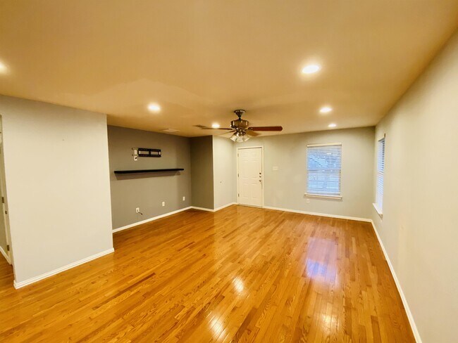 Building Photo - 3811 Julianas Way