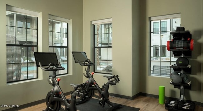 Building Photo - 98 S River Dr