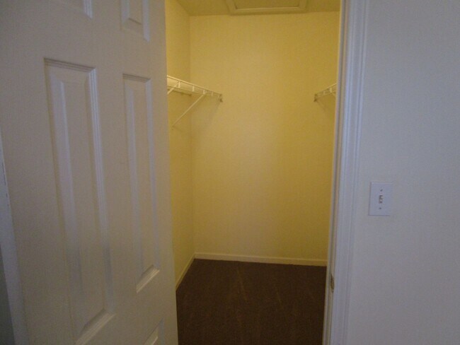 Building Photo - 1704-1706-1706 Louise Cir