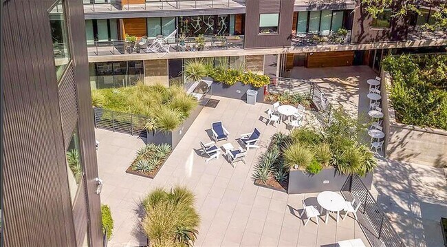 Building Photo - 900 S 1st St