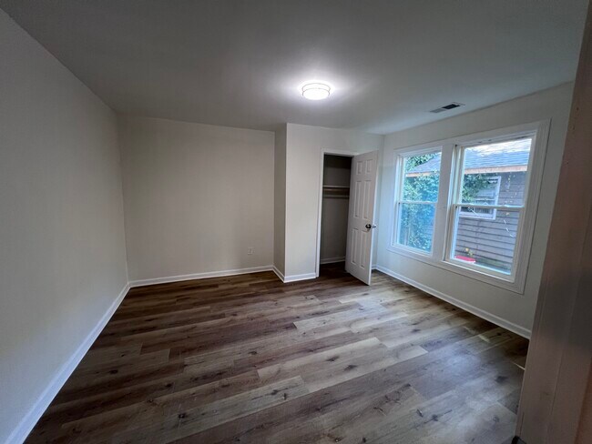 Building Photo - 1218 21st St