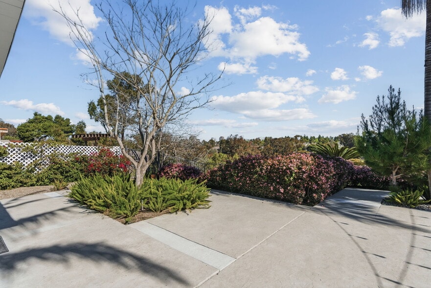 Building Photo - 8335 Sugarman Dr