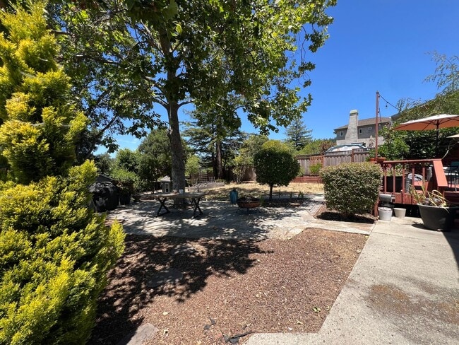 Building Photo - Beautiful 3 Bedroom Home in Scotts Valley — Spacious Yard & Ideal Location!