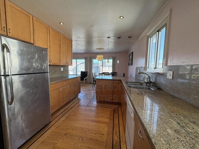 Building Photo - 60 Surrey Ct