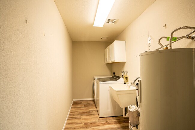 Building Photo - 1746 Cliffrose Dr