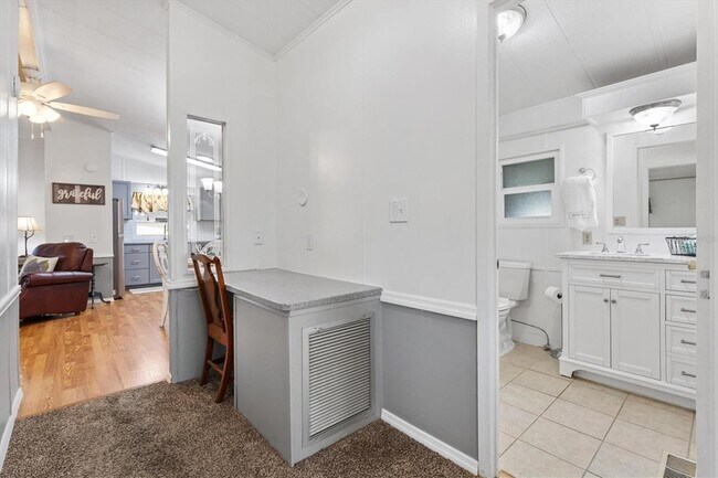 Building Photo - 732 Royal Palm Ave