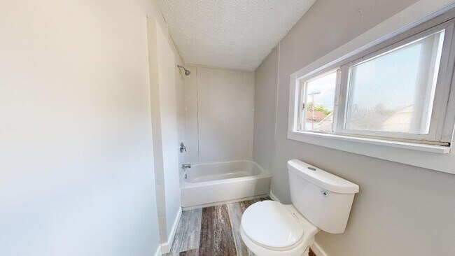 Building Photo - Old Brooklyn - 3 Bedroom Single Family Home