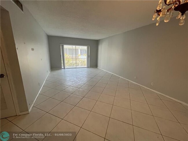 Building Photo - 2180 NE 67th St