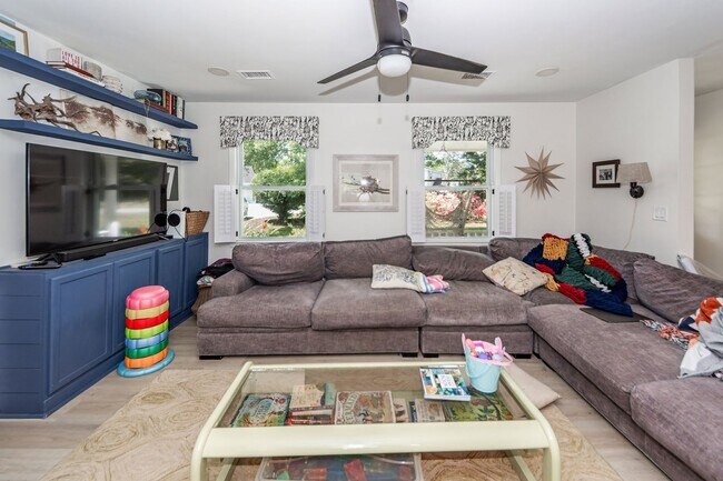 Building Photo - 4 Bedroom, 3 Bathroom Home in Magnolia Ranch - West Ashley