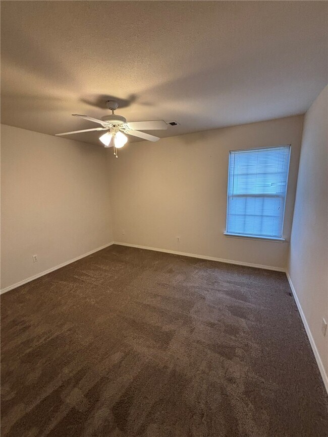 Building Photo - 3107 SW Amberwood Ave