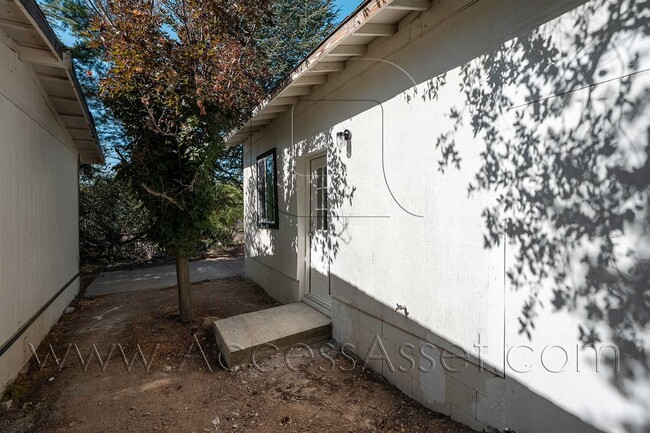 Building Photo - Charming 1 Bed/1 Bath Newly Remodeled Unit In Banning!